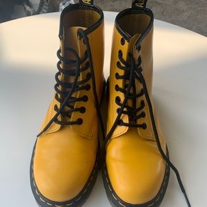 Dr. Martins Smooth Leather 1416 Yellow boots
